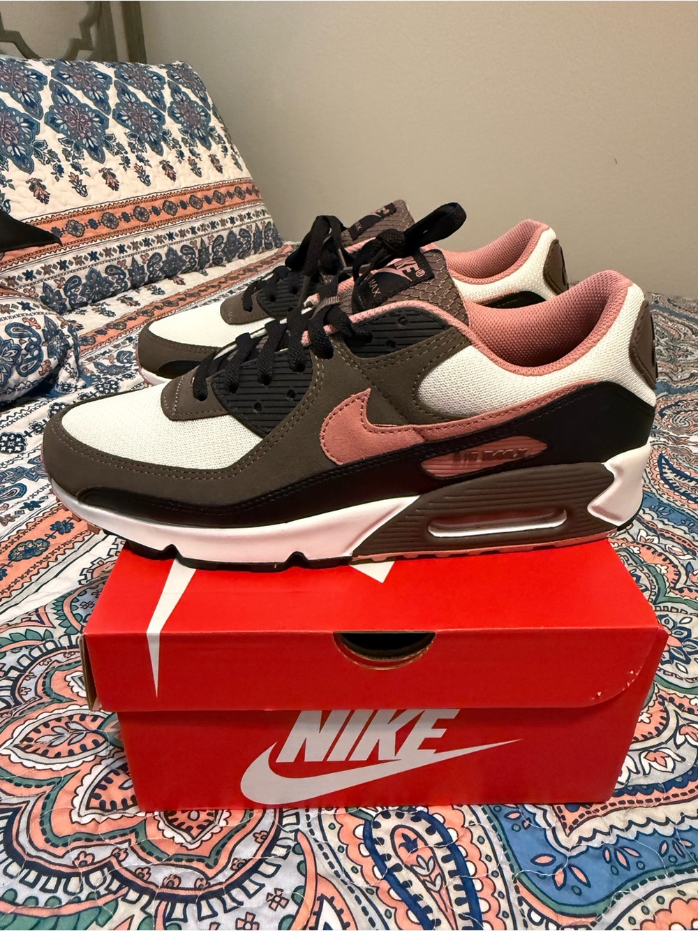 Nike Air Max 90 in White, Brown & Pink Accent